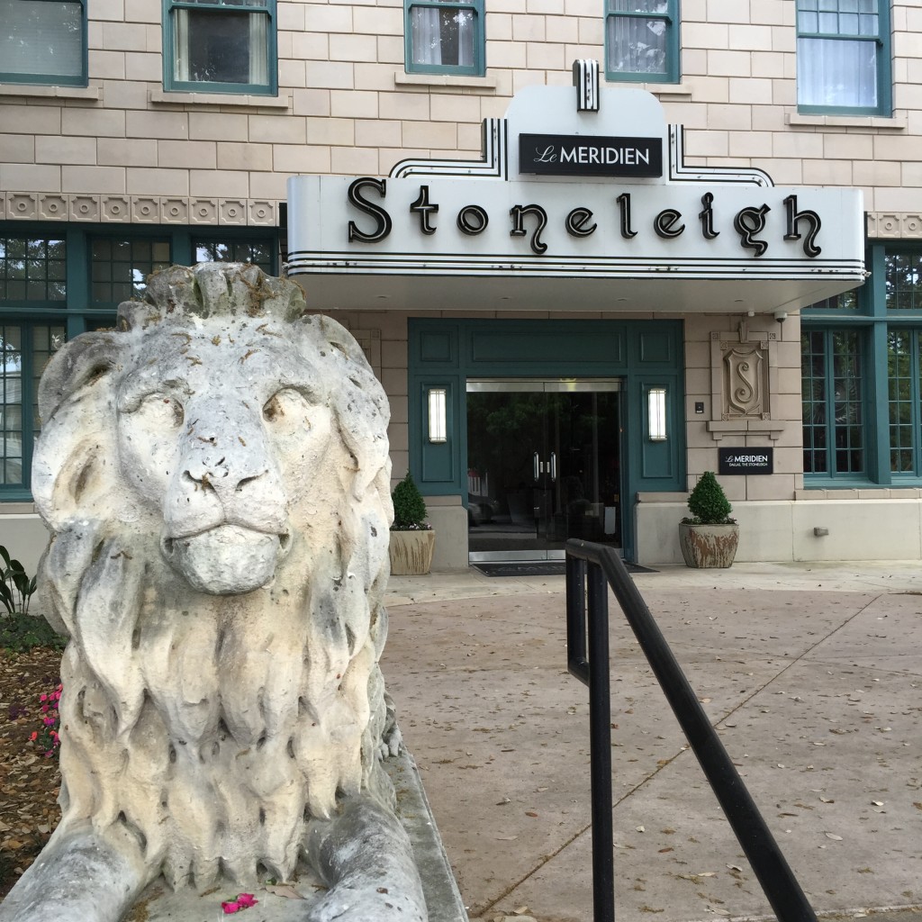 Le Meridian Stoneleigh - Dallas Texas - Lion Outside